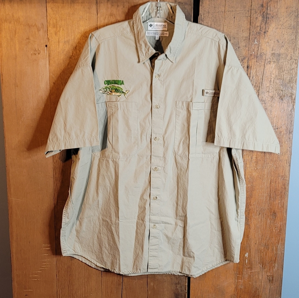 Columbia PFG Pull Over with Embroidered Large Mouth Bass Men's Size Large